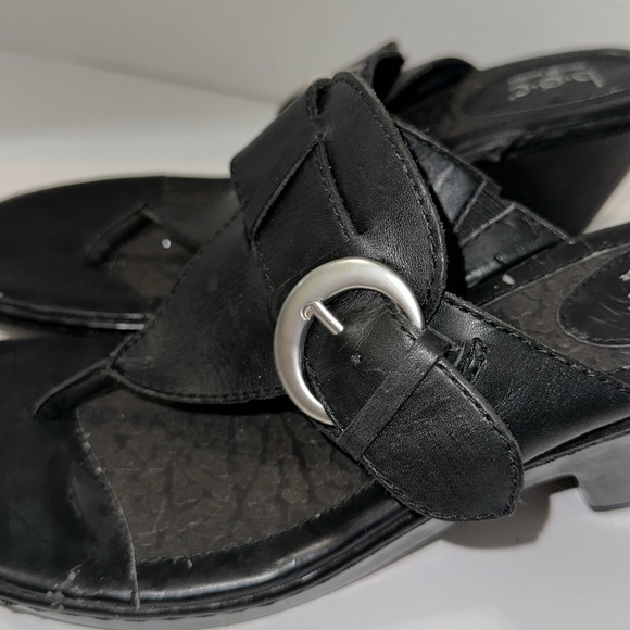 bõøc b.o.c Born Concepts Women’s leather flower flip flops sandals - Picture 4 of 12